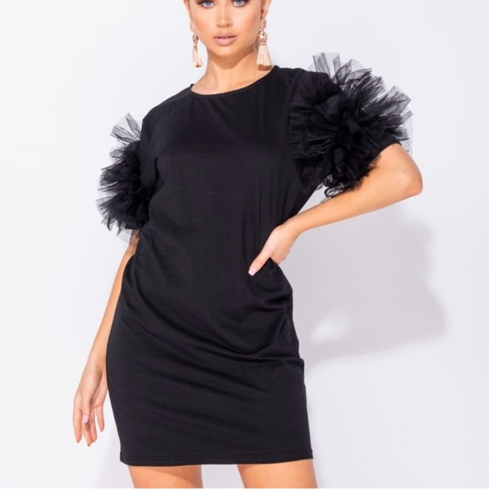 Elegant Black Dress with Tulle Sleeves - Picture 5 of 5